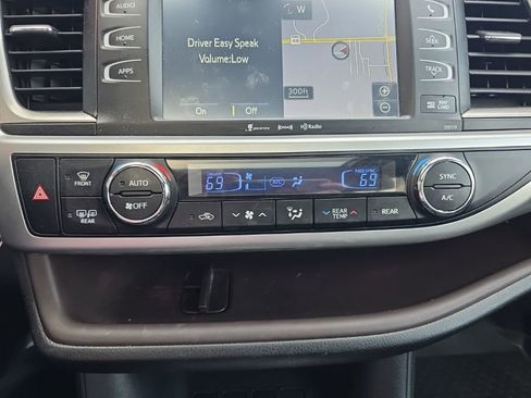 Used 2017 Toyota Highlander XLE image 26