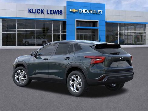 New 2026 Chevrolet Trax LS w/ LS Convenience Package FWD image 3