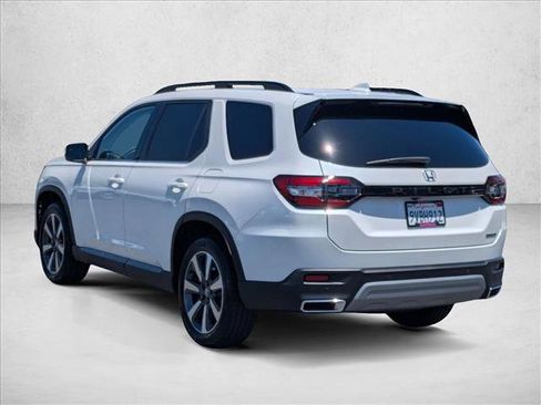 Used 2025 Honda Pilot Touring image 8
