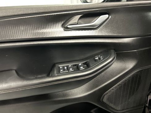 Used 2023 Jeep Grand Cherokee Laredo image 13