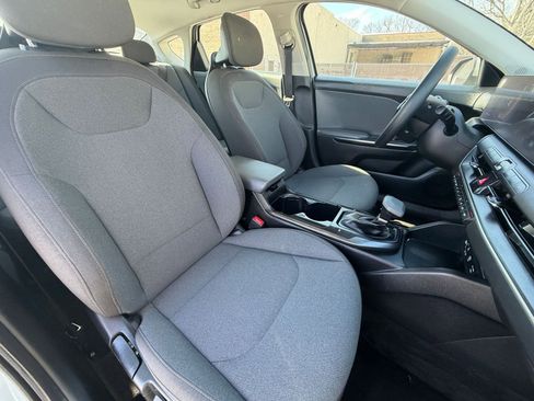 Used 2025 Kia K4 LXS image 35