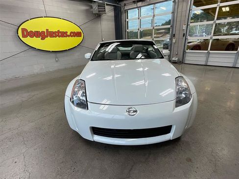 Used 2004 Nissan 350Z Touring RWD image 8