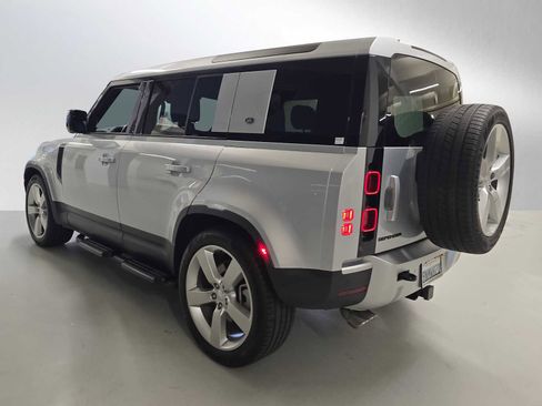 Used 2024 Land Rover Defender 110 SE image 3