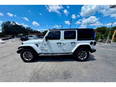 Used 2019 Jeep Wrangler Unlimited Sahara AWD/4WD image 6