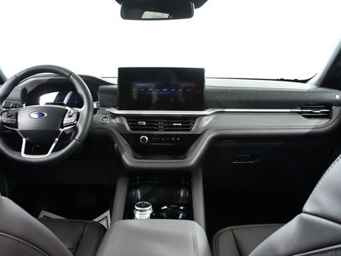 New 2026 Ford Explorer Platinum w/ LUX Leather Package AWD/4WD image 7