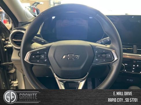 Used 2025 Chevrolet Trax ACTIV w/ Sunroof Package image 14