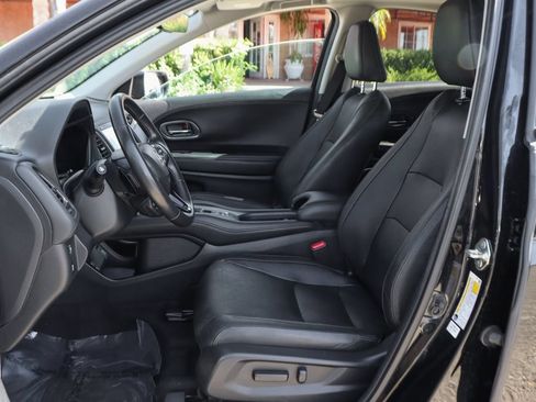 Used 2019 Honda HR-V Touring image 16