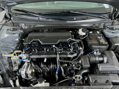 Used 2025 Hyundai Elantra SEL image 33