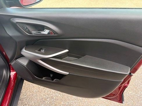 Used 2024 Chevrolet Trax RS w/ Driver Confidence Package FWD image 19