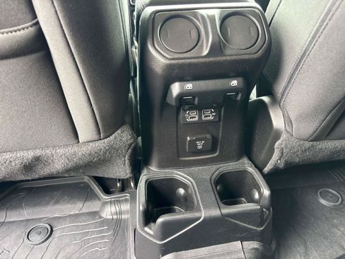 Used 2019 Jeep Wrangler Unlimited Sahara w/ Cold Weather Group AWD/4WD image 10