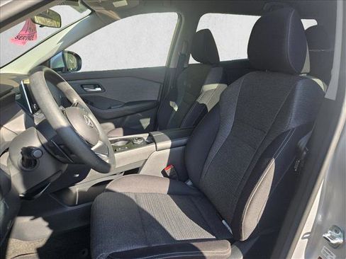 Used 2023 Nissan Rogue SV image 12