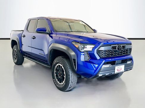 Used 2025 Toyota Tacoma TRD Off-Road AWD/4WD image 3
