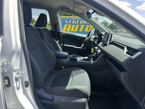 Used 2023 Toyota RAV4 LE AWD/4WD image 18