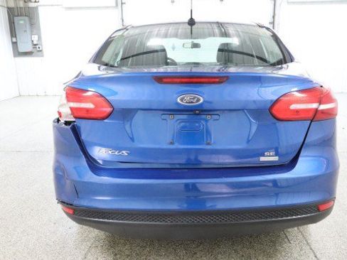 Used 2018 Ford Focus SE w/ SE Appearance Package FWD image 8
