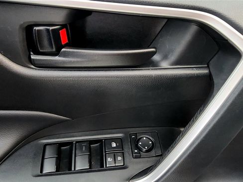 Certified 2025 Toyota RAV4 LE image 23