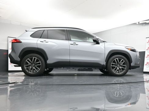 Used 2026 Toyota Corolla Cross XLE image 40