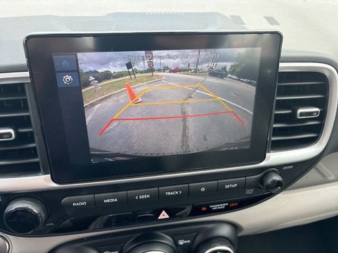 Used 2025 Hyundai Venue SEL FWD image 19