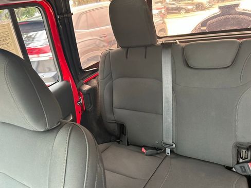 Used 2018 Jeep Wrangler Unlimited Sport AWD/4WD image 12