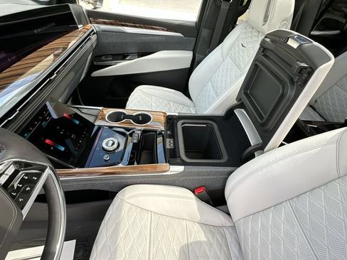 Certified 2026 Cadillac Escalade Platinum Sport AWD/4WD image 29