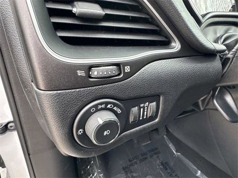 Used 2019 Jeep Cherokee Trailhawk image 31