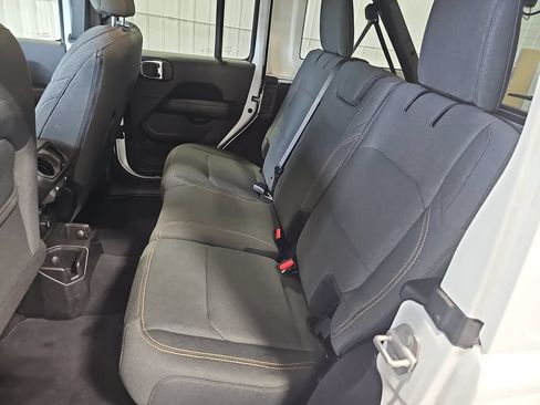 Used 2025 Jeep Wrangler Unlimited Sahara AWD/4WD image 13