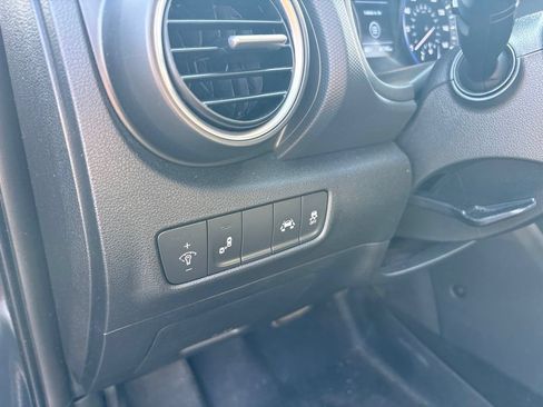 Used 2018 Hyundai Kona SEL w/ SEL Tech Package 02 AWD/4WD image 17