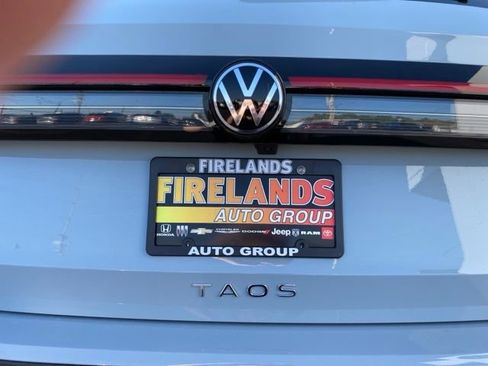 New 2025 Volkswagen Taos SE image 15