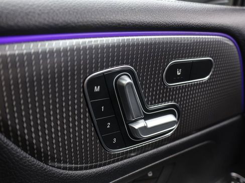 Used 2021 Mercedes-Benz GLB 250 image 36