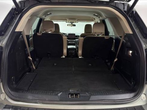 Used 2020 Ford Explorer XLT w/ Equipment Group 202A RWD image 18