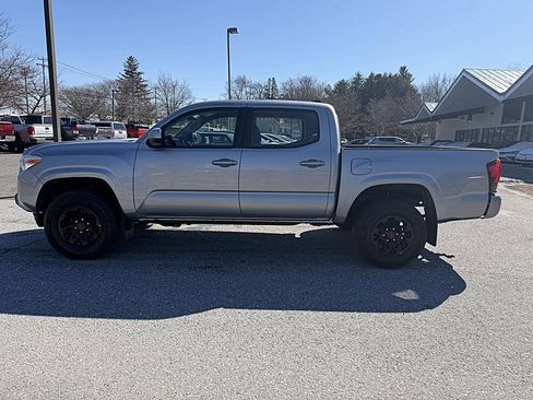 Used 2018 Toyota Tacoma SR w/ SR Convenience Package image 2