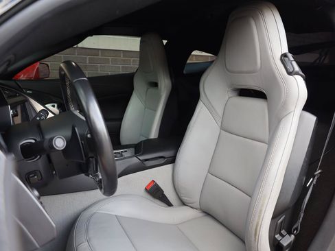 Used 2019 Chevrolet Corvette Stingray Coupe w/ 1LT RWD image 18