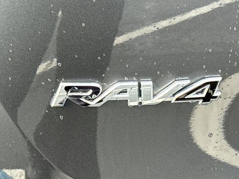 Used 2018 Toyota RAV4 Limited image 27