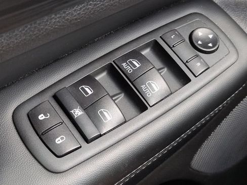 Used 2020 Jeep Grand Cherokee Altitude RWD image 25