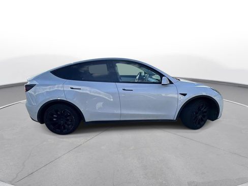 Used 2021 Tesla Model Y Long Range image 11