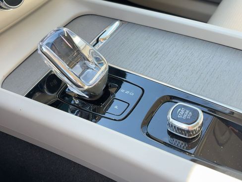 Used 2023 Volvo XC60 B5 Ultimate w/ Protection Package Premier image 18