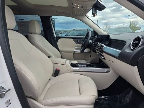 Used 2021 Mercedes-Benz GLB 250 4MATIC image 9