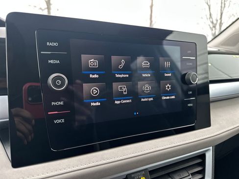 New 2025 Volkswagen Taos SE image 9