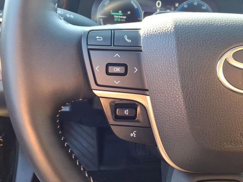 Used 2025 Toyota Crown Signia w/ Advanced Technology Package image 7