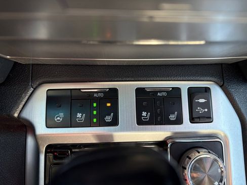 Certified 2016 Toyota Land Cruiser image 31