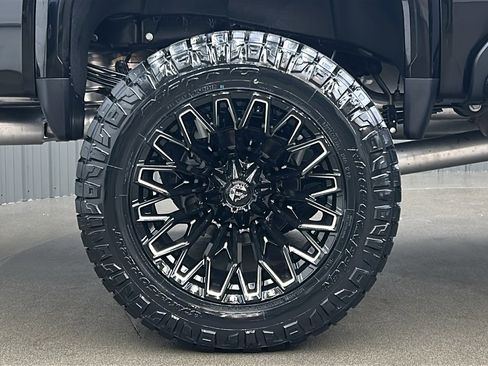 Used 2025 GMC Sierra 3500 Denali image 11