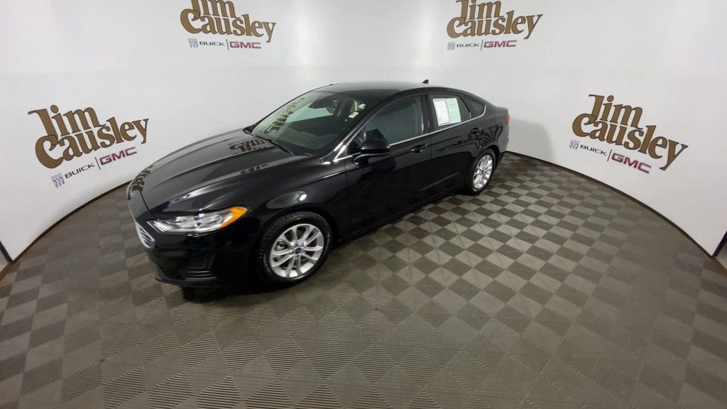 Used 2019 Ford Fusion SE FWD image 4