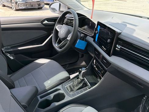 New 2026 Volkswagen Jetta SE FWD image 8