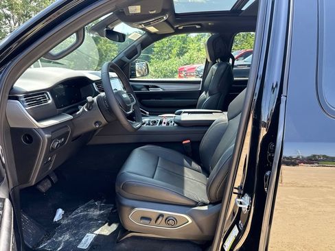 New 2026 Jeep Grand Wagoneer Limited AWD/4WD image 17