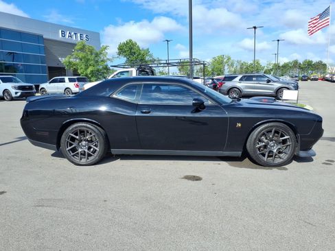 Used 2017 Dodge Challenger R/T Scat Pack RWD image 2