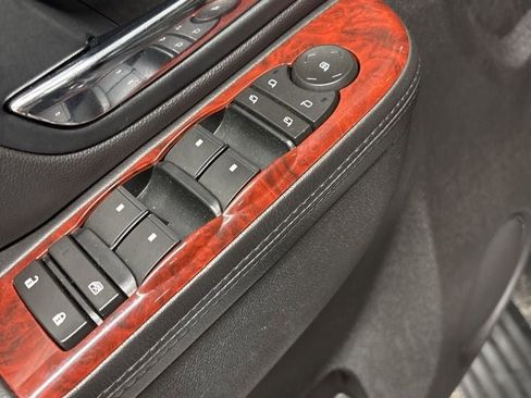 Used 2011 Cadillac Escalade Premium image 13