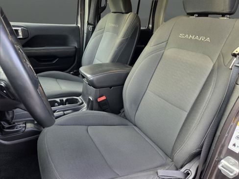 Used 2019 Jeep Wrangler Unlimited Sahara AWD/4WD image 13
