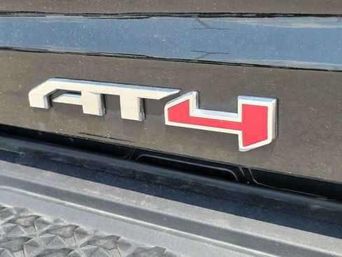 Used 2024 GMC Canyon AT4 w/ AT4 Premium Package AWD/4WD image 9