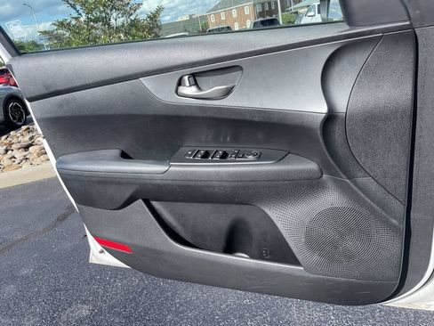 Used 2020 Kia Forte LXS FWD image 18