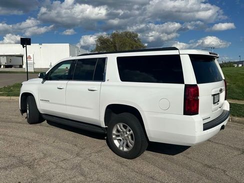 Used 2018 Chevrolet Suburban LT image 2
