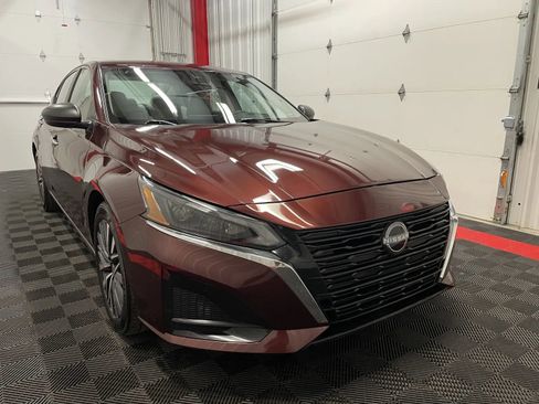 Used 2025 Nissan Altima 2.5 SV FWD image 6